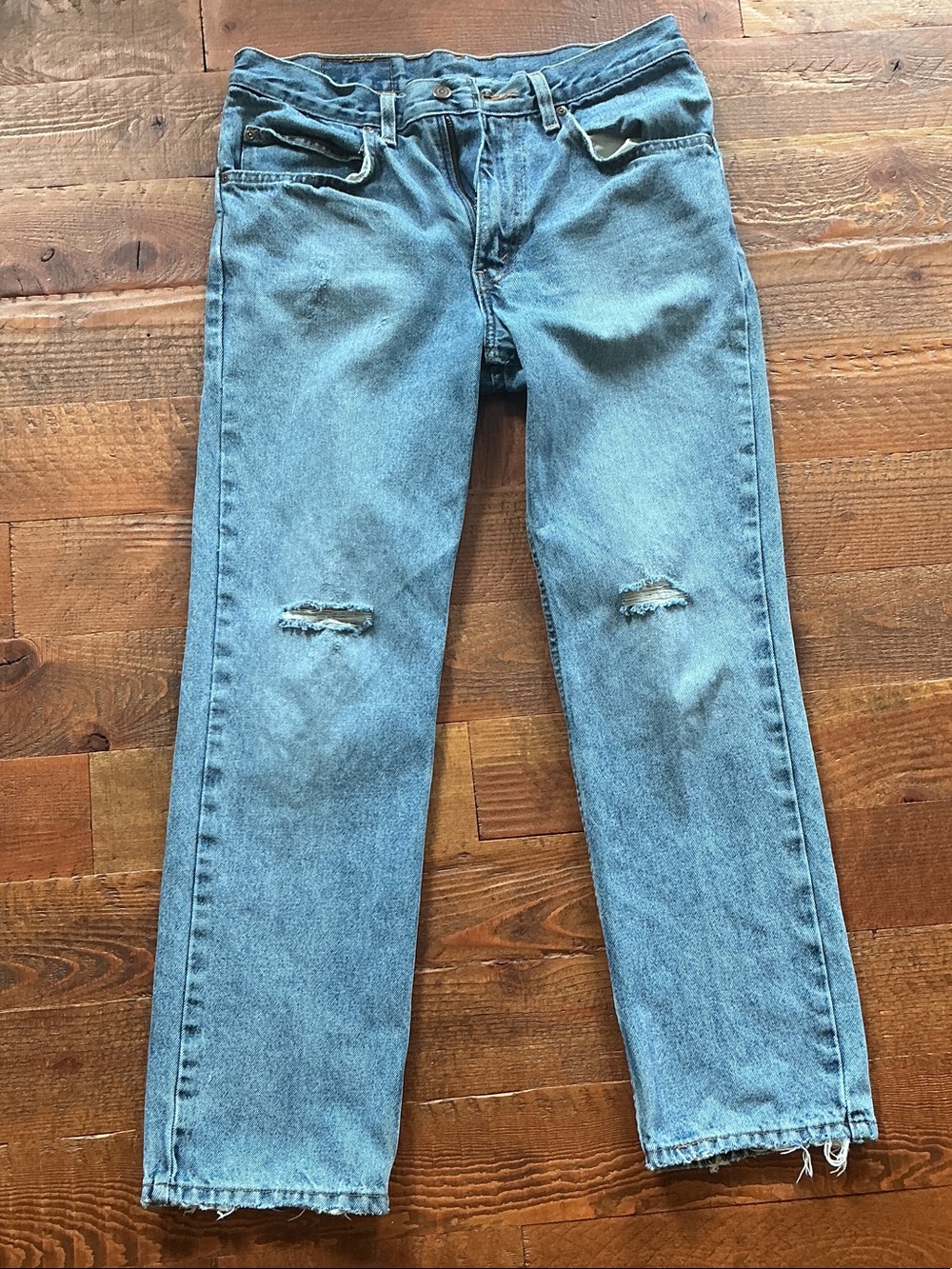 Women’s rare GWG Light Blue Straight Jeans with Knee Distress 🇨🇦